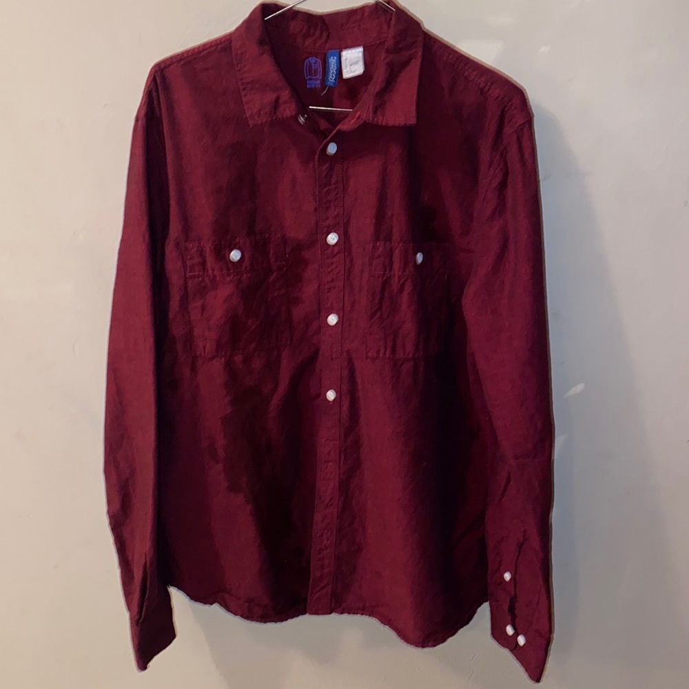 H&M- Divided mens maroon button down shirt/ large